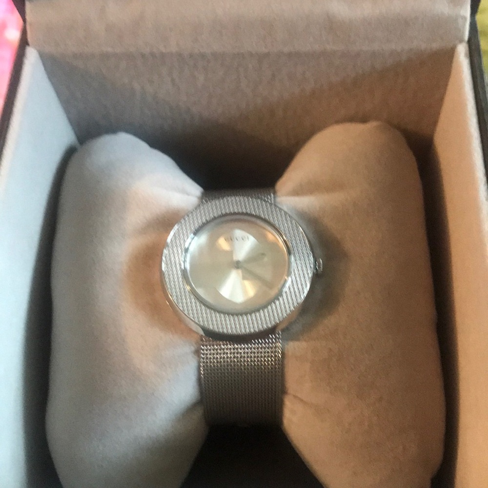 Mint condition Silver Gucci Watch